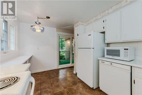 250 Kingswood Drive Unit# 1, Kitchener, ON - Indoor Photo Showing Kitchen