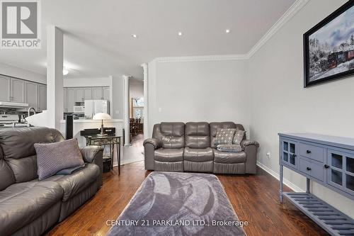 40 Lady Fern Drive, Markham, ON - Indoor Photo Showing Living Room