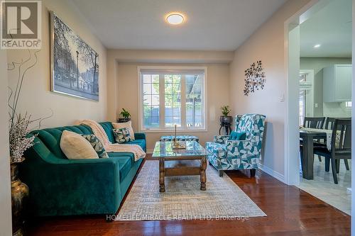 4 Princefield Place, Brampton, ON - Indoor Photo Showing Living Room