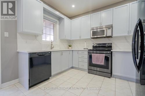 4 Princefield Place, Brampton, ON - Indoor Photo Showing Kitchen