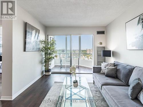 1101 - 115 Hillcrest Avenue, Mississauga, ON - Indoor Photo Showing Living Room