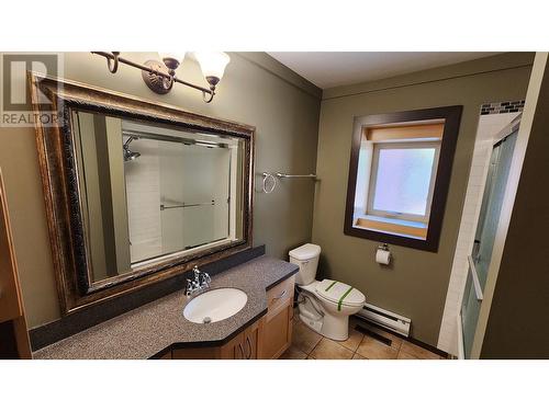 100 St Andrews Drive, Kaleden, BC - Indoor Photo Showing Bathroom