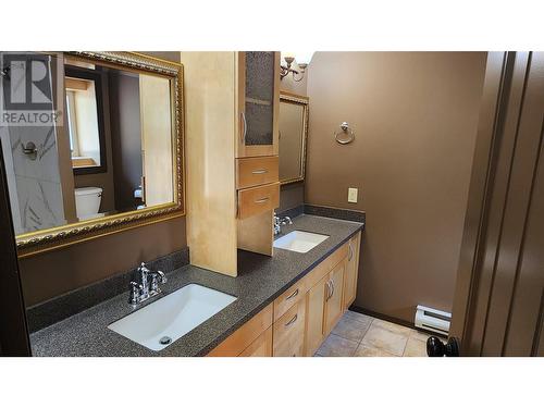 100 St Andrews Drive, Kaleden, BC - Indoor Photo Showing Bathroom