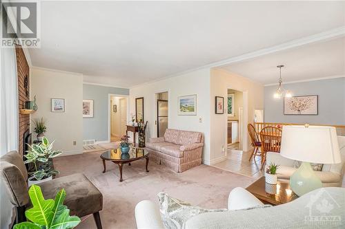 7 Edgebrook Road, Ottawa, ON - Indoor Photo Showing Living Room