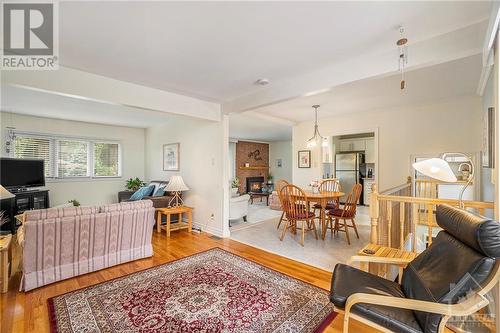 7 Edgebrook Road, Ottawa, ON - Indoor Photo Showing Living Room