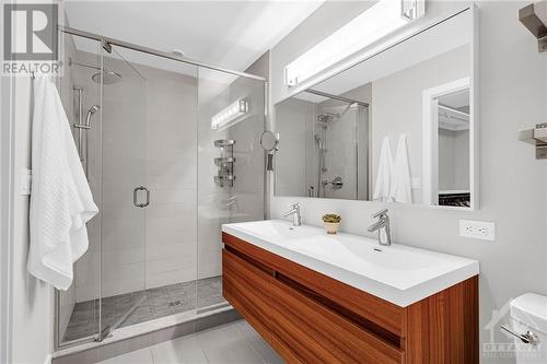 438 Bevan Avenue, Ottawa, ON - Indoor Photo Showing Bathroom