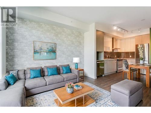 1770 Richter Street Unit# Ph23, Kelowna, BC - Indoor Photo Showing Living Room