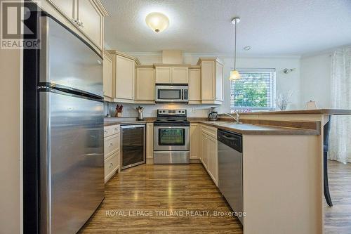 206 - 435 Colborne Street, London, ON - Indoor Photo Showing Kitchen