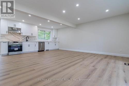 1 - 176 Mohawk Road W, Hamilton, ON - Indoor Photo Showing Kitchen