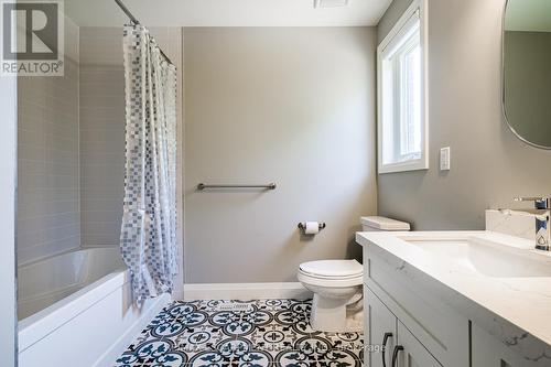 219 Klein Circle, Hamilton, ON - Indoor Photo Showing Bathroom