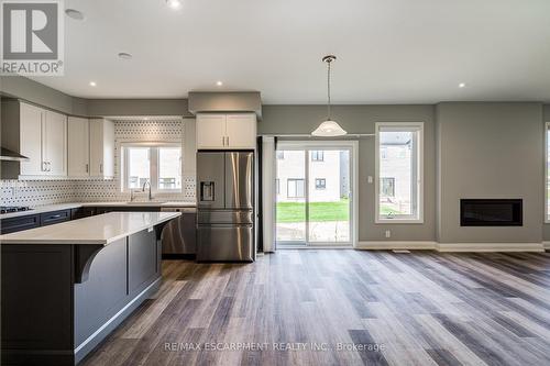 219 Klein Circle, Hamilton, ON - Indoor Photo Showing Kitchen With Upgraded Kitchen