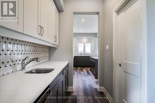 219 Klein Circle, Hamilton, ON - Indoor Photo Showing Kitchen