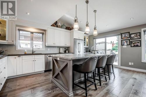 487 Eaglewood Drive, Hamilton, ON - Indoor Photo Showing Kitchen With Upgraded Kitchen