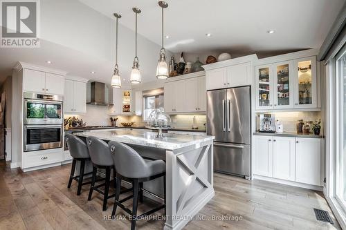 487 Eaglewood Drive, Hamilton, ON - Indoor Photo Showing Kitchen With Upgraded Kitchen