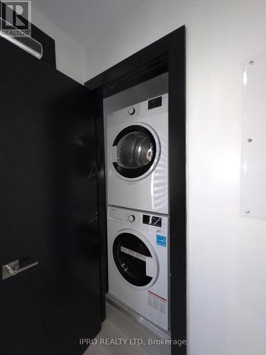 4985 Crysler Avenue, Niagara Falls, ON - Indoor Photo Showing Laundry Room