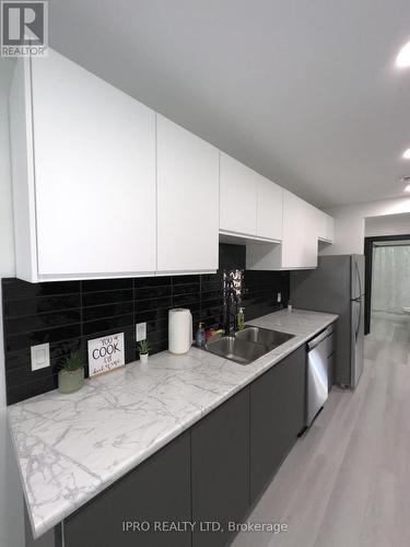 4985 Crysler Avenue, Niagara Falls, ON - Indoor Photo Showing Kitchen With Double Sink