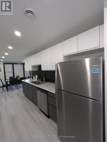 4985 Crysler Avenue, Niagara Falls, ON - Indoor Photo Showing Kitchen