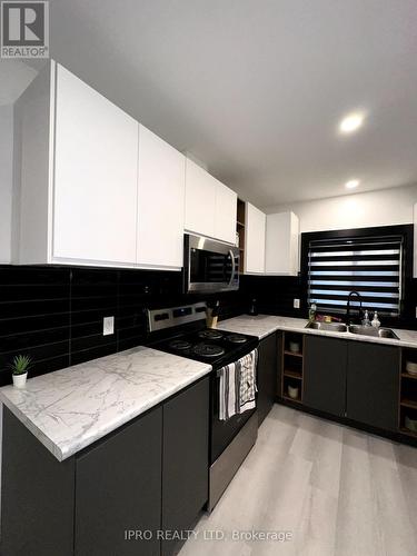 4985 Crysler Avenue, Niagara Falls, ON - Indoor Photo Showing Kitchen With Double Sink