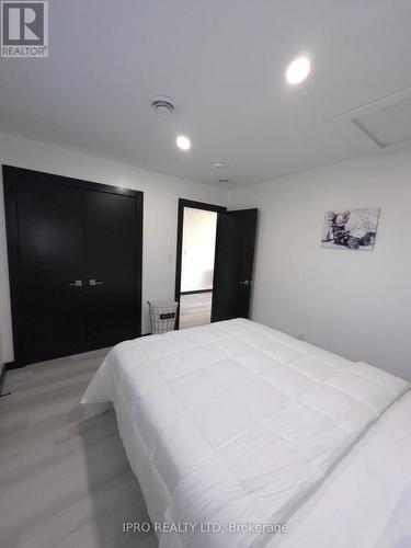 4985 Crysler Avenue, Niagara Falls, ON - Indoor Photo Showing Bedroom