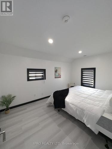 4985 Crysler Avenue, Niagara Falls, ON - Indoor Photo Showing Bedroom