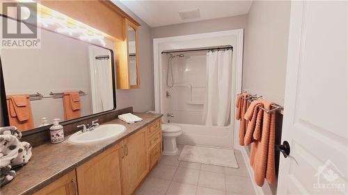 Main Level In-Law Suite - 4 Piece Bath - 103 Lady Slipper Way, Carp, ON - Indoor Photo Showing Bathroom