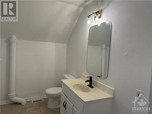 254-256 Thomas Street, Carleton Place, ON - Indoor Photo Showing Bathroom