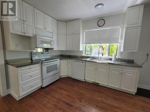 3324 Kenney Street, Terrace, BC - Indoor Photo Showing Kitchen