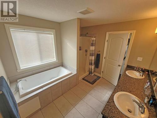 8708 82 Street, Fort St. John, BC - Indoor Photo Showing Bathroom