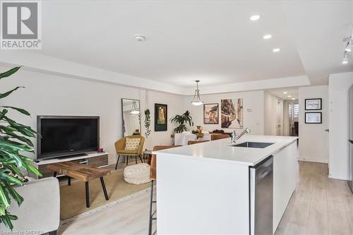 3058 Sixth Line Unit# 103, Oakville, ON - Indoor Photo Showing Kitchen