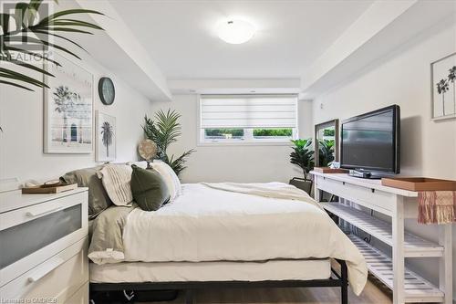 3058 Sixth Line Unit# 103, Oakville, ON - Indoor Photo Showing Bedroom