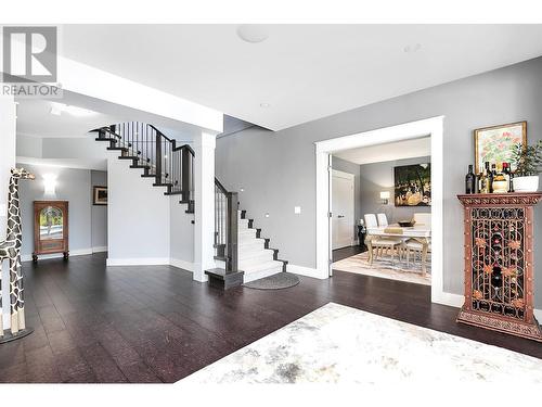 440 Audubon Court, Kelowna, BC - Indoor Photo Showing Living Room