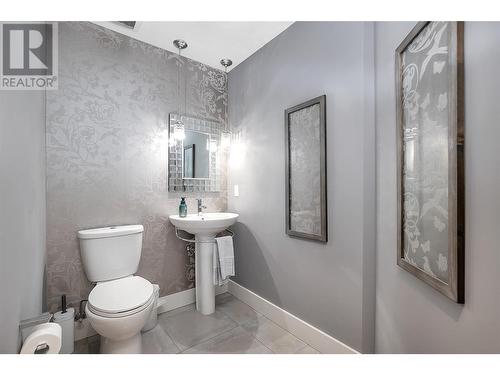 440 Audubon Court, Kelowna, BC - Indoor Photo Showing Bathroom