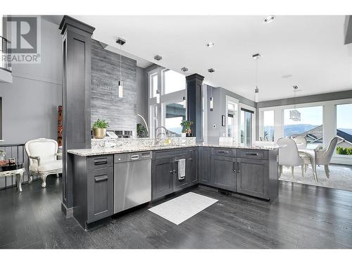 440 Audubon Court, Kelowna, BC - Indoor Photo Showing Kitchen With Upgraded Kitchen