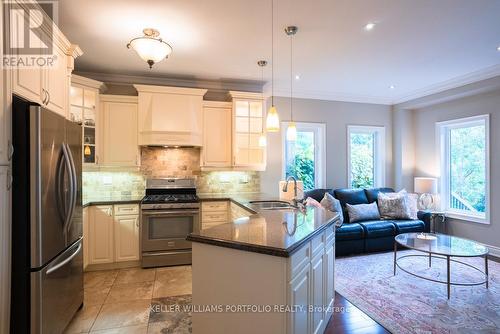 3122 Cardross Court, Oakville, ON - Indoor Photo Showing Kitchen