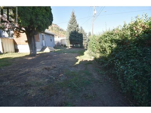 560 10Th Avenue, Montrose, BC - Outdoor