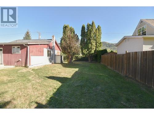 560 10Th Avenue, Montrose, BC - Outdoor