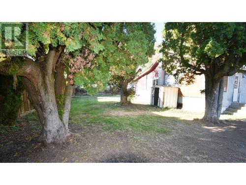 560 10Th Avenue, Montrose, BC - Outdoor