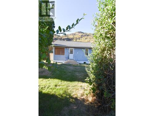 560 10Th Avenue, Montrose, BC - Outdoor