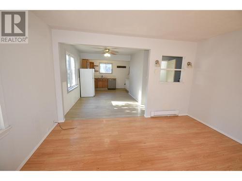 560 10Th Avenue, Montrose, BC - Indoor Photo Showing Other Room