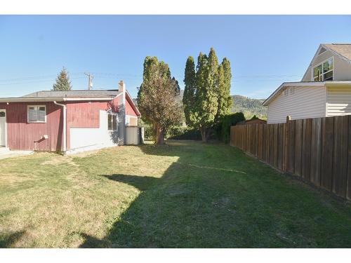 560 10Th Avenue, Montrose, BC - Outdoor