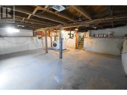 560 10Th Avenue, Montrose, BC - Indoor Photo Showing Basement