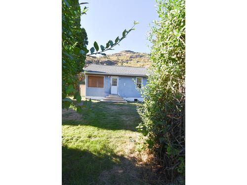 560 10Th Avenue, Montrose, BC - Outdoor