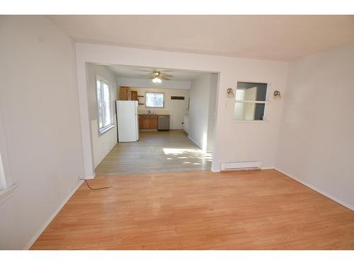 560 10Th Avenue, Montrose, BC - Indoor Photo Showing Other Room