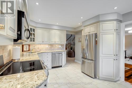 3099 Shannon Crescent, Oakville, ON - Indoor Photo Showing Kitchen