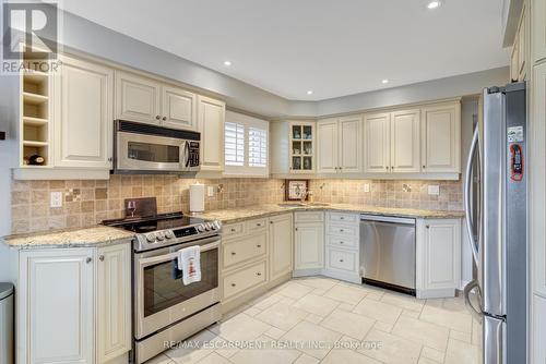 3099 Shannon Crescent, Oakville, ON - Indoor Photo Showing Kitchen