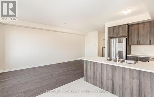 25 Vanilla Trail, Thorold, ON - Indoor Photo Showing Kitchen