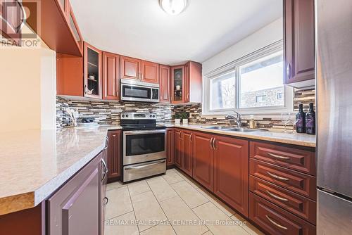 55 Briar Path, Brampton, ON - Indoor Photo Showing Kitchen With Double Sink