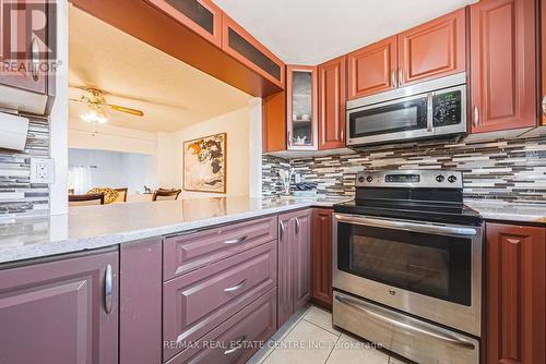 55 Briar Path, Brampton, ON - Indoor Photo Showing Kitchen With Upgraded Kitchen