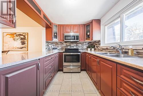 55 Briar Path, Brampton, ON - Indoor Photo Showing Kitchen With Double Sink