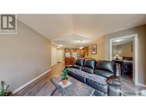 921 Spillway Road Unit# 309A, Oliver, BC - Indoor Photo Showing Living Room